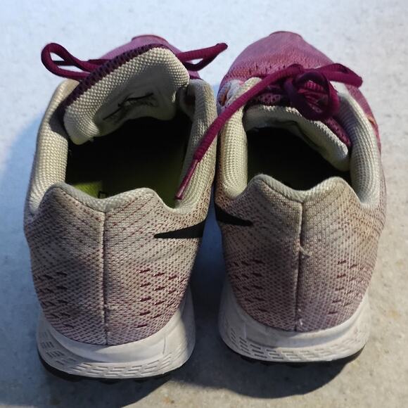 Nike Zoom Elite 8 Womens 7.5 Hyper Grape 748589502 Lightweight Running Fast - Picture 3 of 9